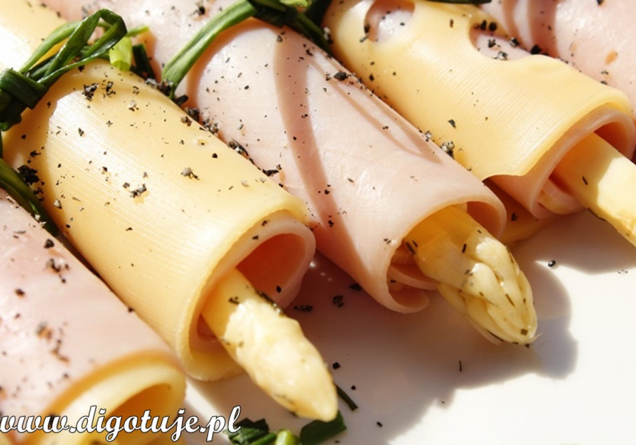 Roladki ze szparagami marynowanymi - z sera i szynki foto