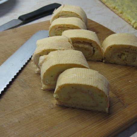 Krok 4 - roladki ziemniaczane w waflu w sosie słodko-kwaśnym foto