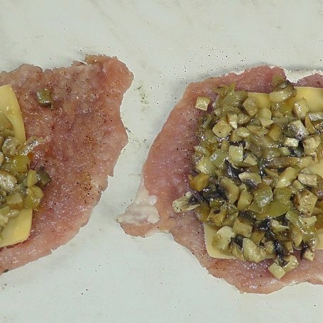 Krok 3 - Rolady schabowe z pieczarkami i serem foto