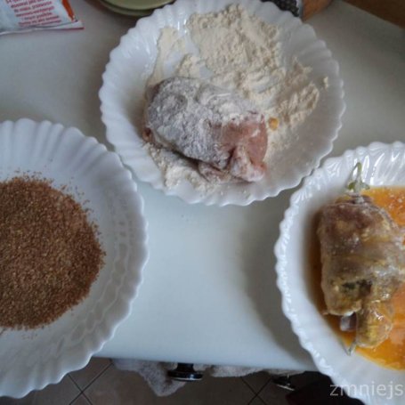 Krok 5 - Rolady z indyka z farszem z kaszy jaglanej, rucoli i kukurydzy foto