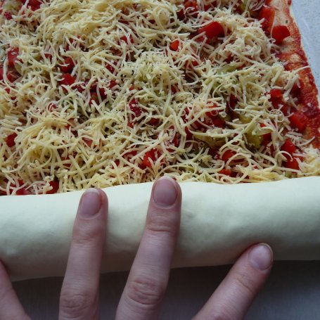 Krok 3 - Rollsy pizzowe w cieście francuskim foto