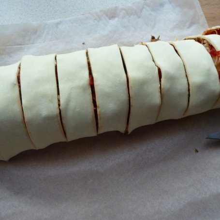 Krok 4 - Rollsy pizzowe w cieście francuskim foto