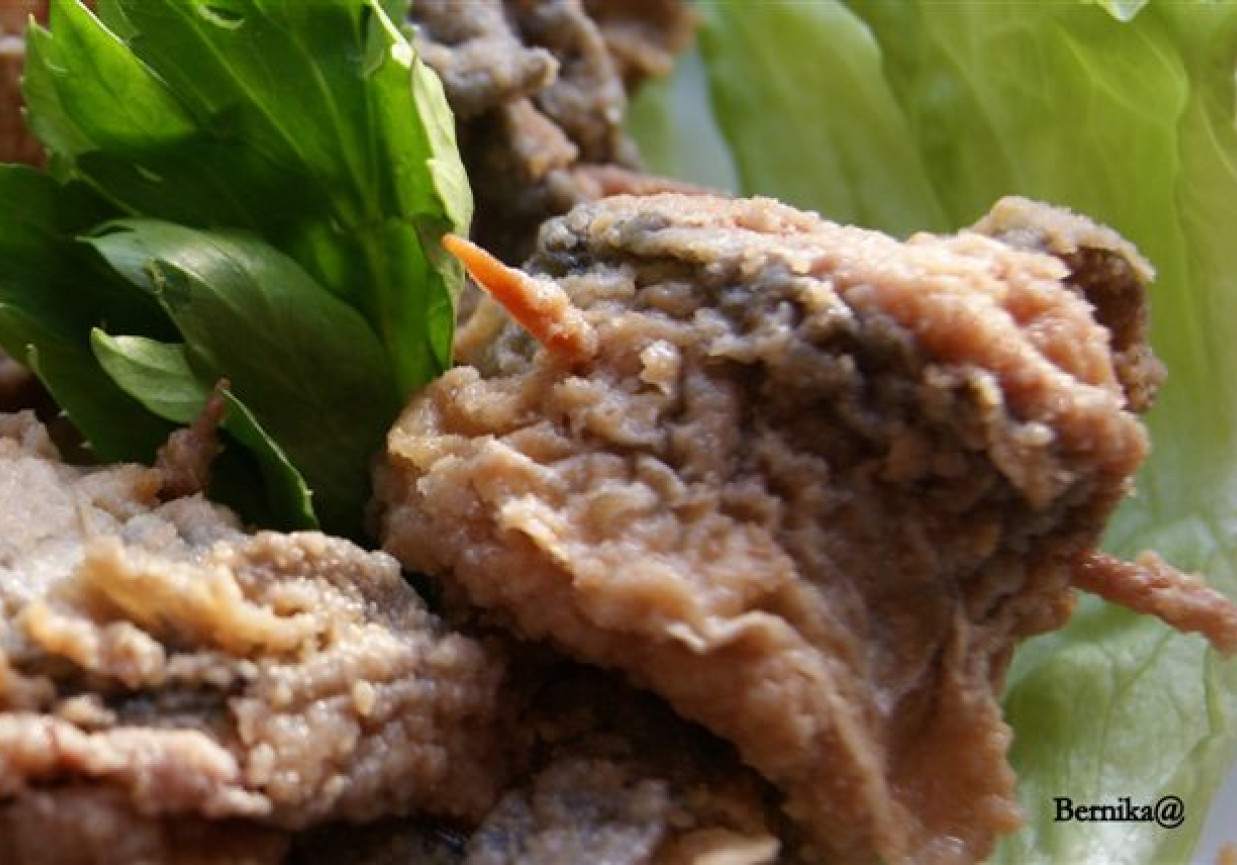 Rolmopsy z opiekanych śledzi z ogórkiem foto