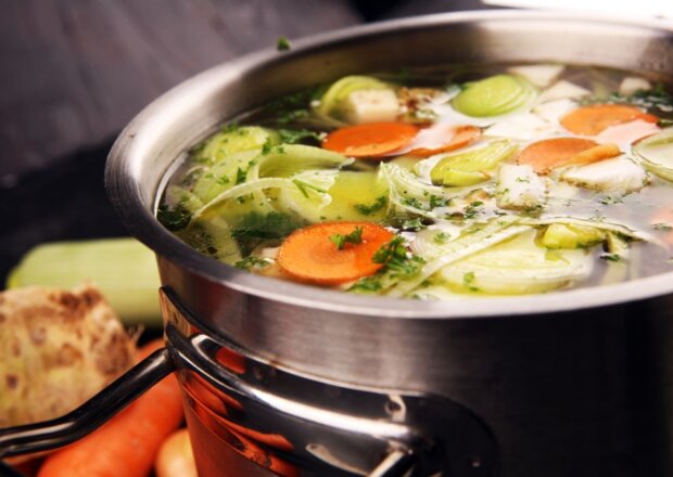 Fotografia przedstawiająca Rosół na szybko