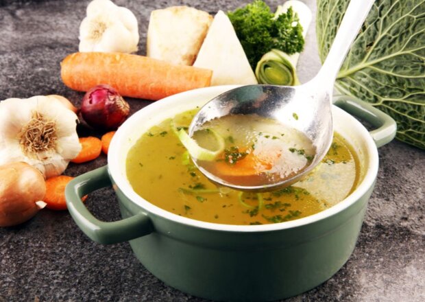 Fotografia przedstawiająca Rosół na żeberkach