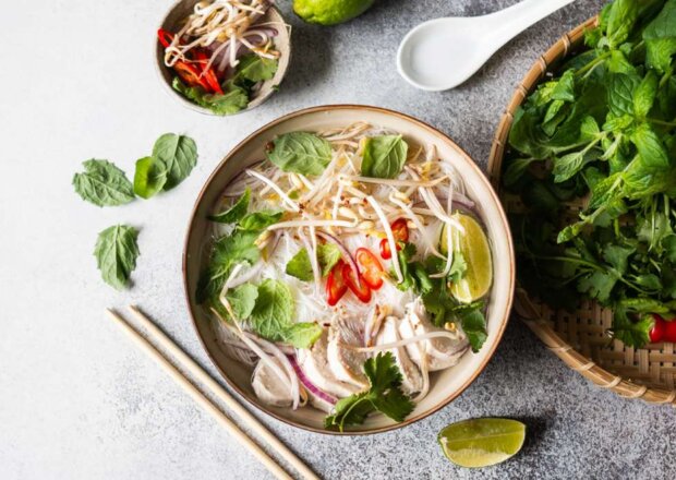 Fotografia przedstawiająca Rosół tajski