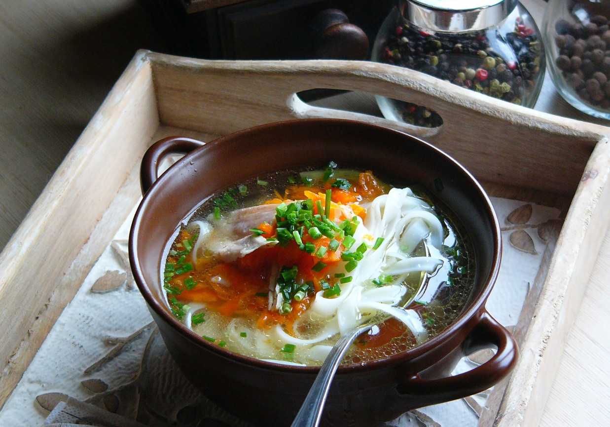 Rosół z indyka z makaronem ryżowym foto