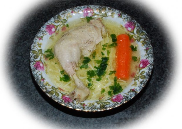 Fotografia przedstawiająca Rosół z kurczaka wiejskiego