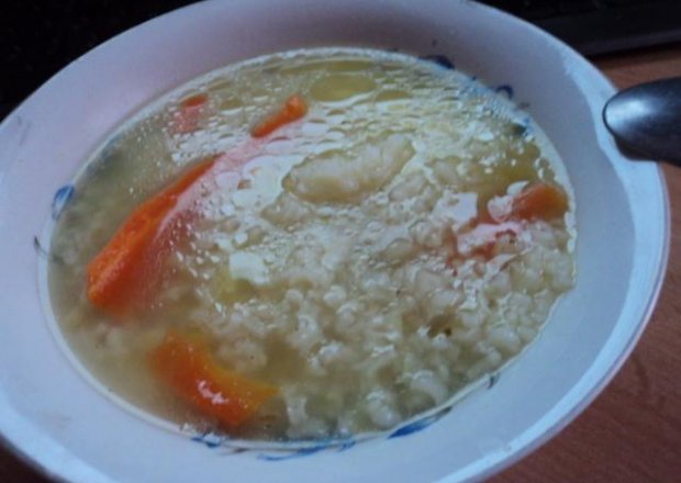 Fotografia przedstawiająca Rosół z ryżem i parmezanem