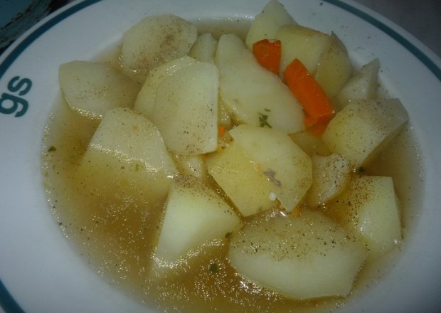 Fotografia przedstawiająca Rosół z ziemniakami