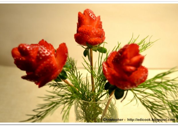 Fotografia przedstawiająca Róże truskawkowe - 8-go marca Dzień Kobiet.Przepis dla Panów.