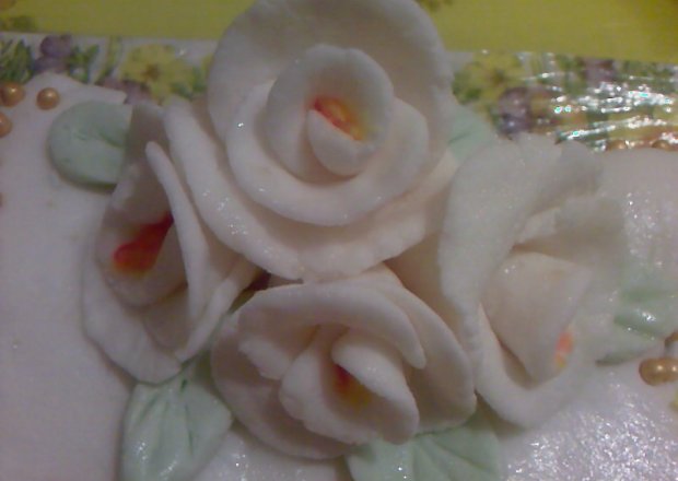 Fotografia przedstawiająca Róże z lukru plastycznego
