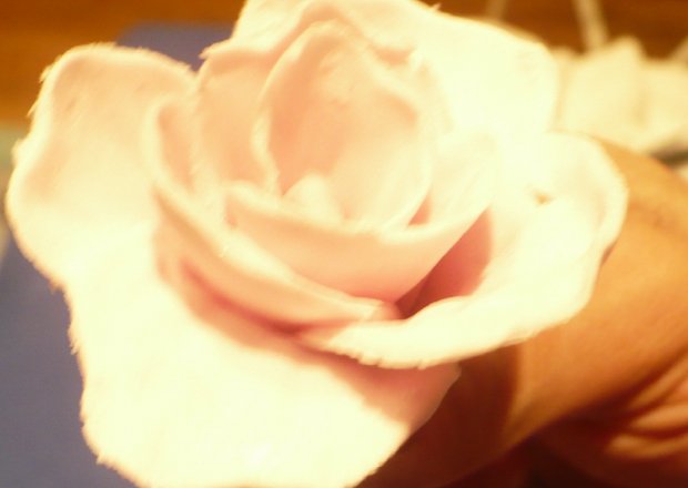 Fotografia przedstawiająca Róże z masy cukrowej