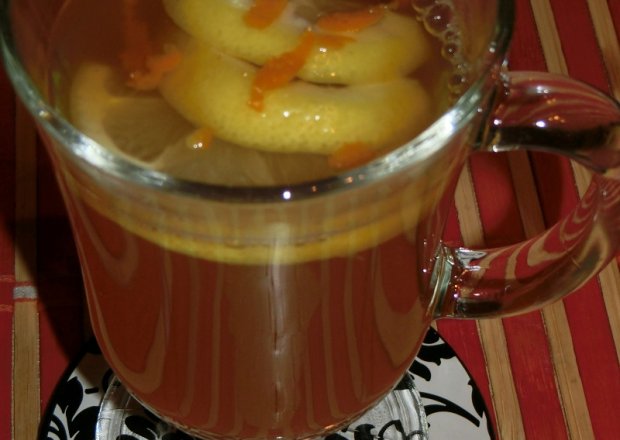 Fotografia przedstawiająca Rozgrzewająca herbata na przeziębienia