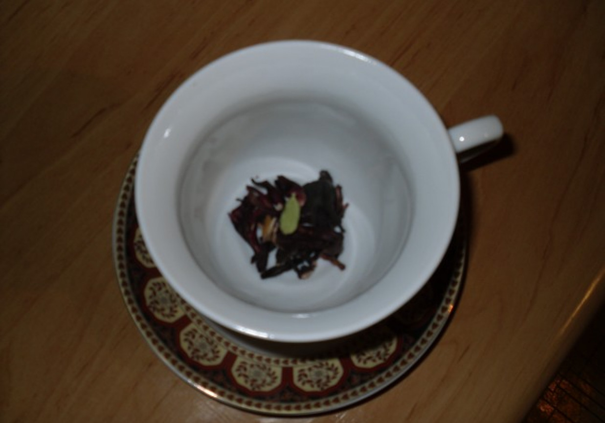 Rozgrzewająca herbata z hibiskusem foto