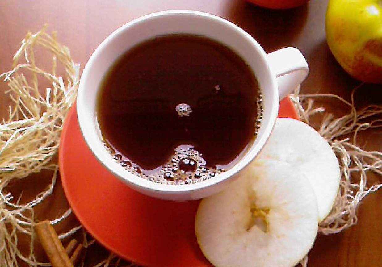 Rozgrzewająca jabłkowo - cynamonowa herbatka foto