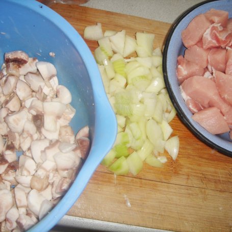 Krok 1 - Rozgrzewająca zupa a'la gulaszowa ze schabem i warzywami foto