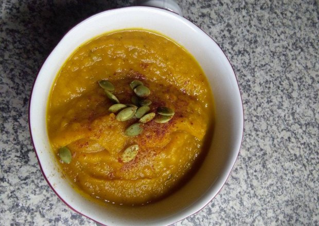 Fotografia przedstawiająca Rozgrzewająca zupa dyniowa z curry