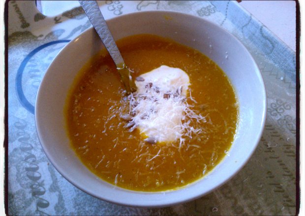 Fotografia przedstawiająca Rozgrzewająca zupa dyniowa