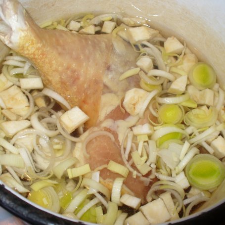 Krok 1 - Rozgrzewająca zupa gulaszowa  z dodatkiem dyni  i cukini  foto