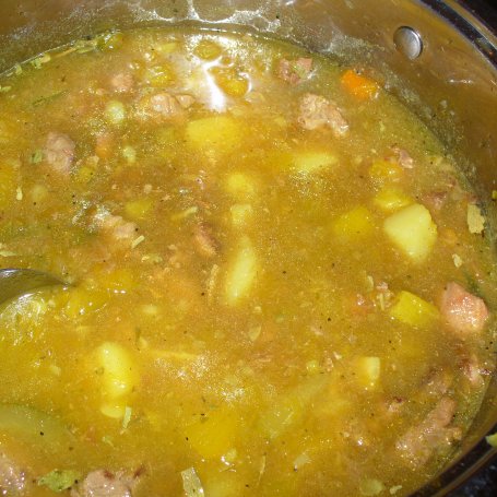 Krok 4 - Rozgrzewająca zupa gulaszowa  z dodatkiem dyni  i cukini  foto