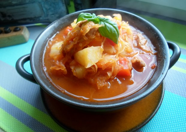 Fotografia przedstawiająca Rozgrzewająca zupa kapuściana