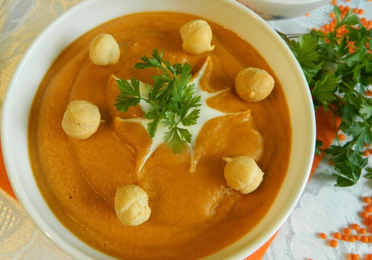 Rozgrzewająca zupa krem z czerwonej soczewicy foto