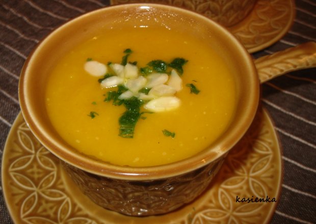 Fotografia przedstawiająca Rozgrzewająca zupa krem z dyni