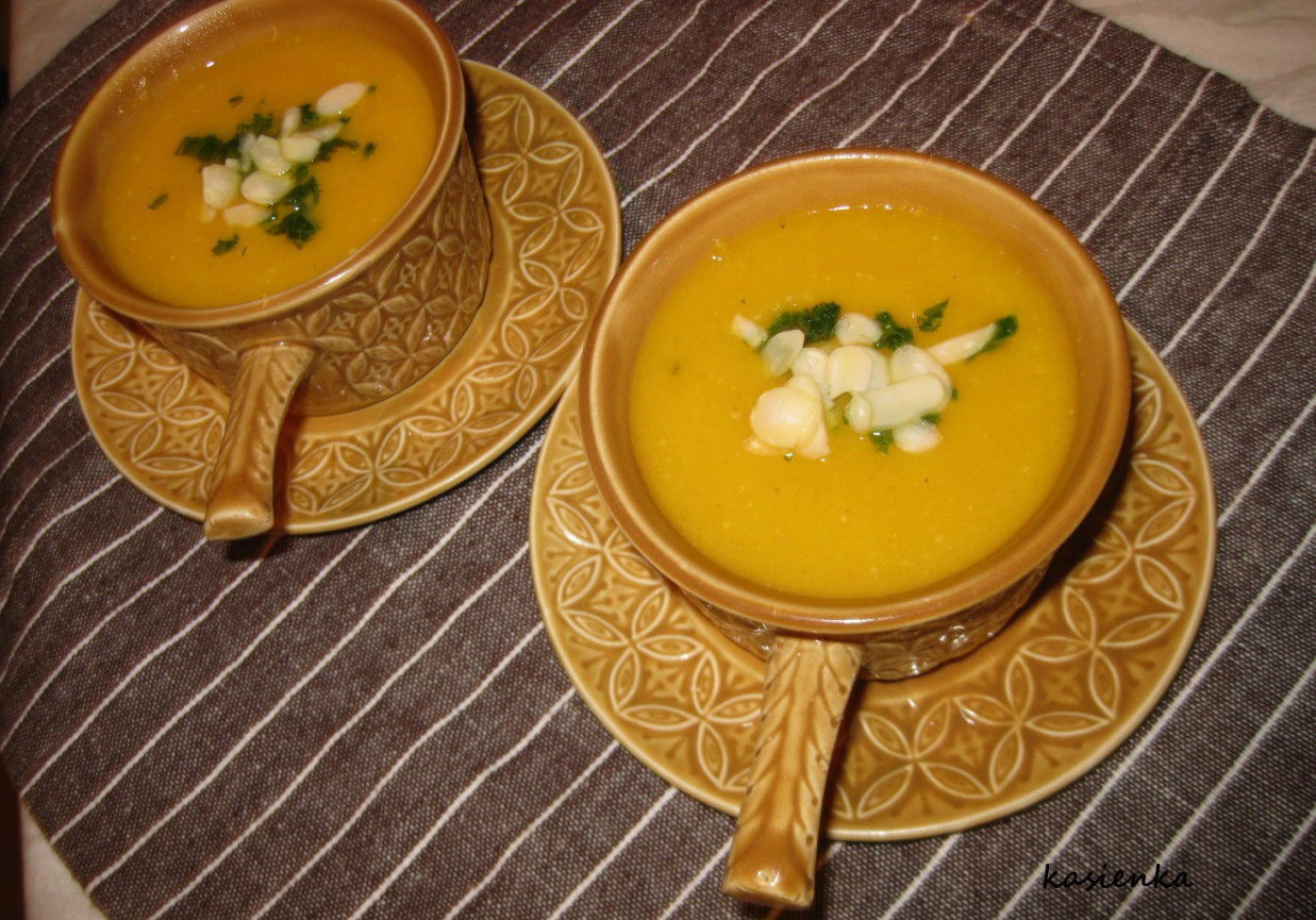 Rozgrzewająca zupa krem z dyni foto