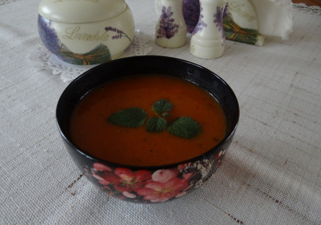 Rozgrzewająca zupa marchewkowo-pomidorowa z imbirem foto