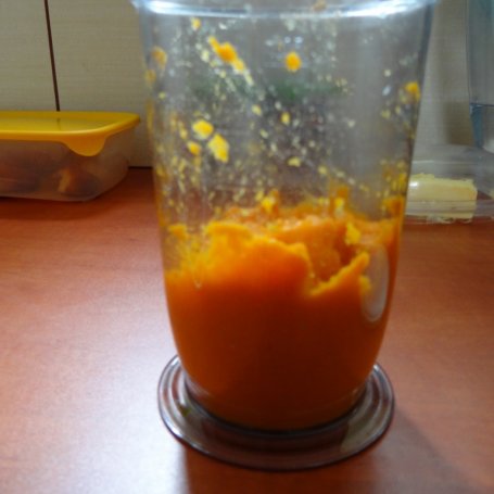 Krok 4 - Rozgrzewająca zupa marchewkowo-pomidorowa z imbirem foto