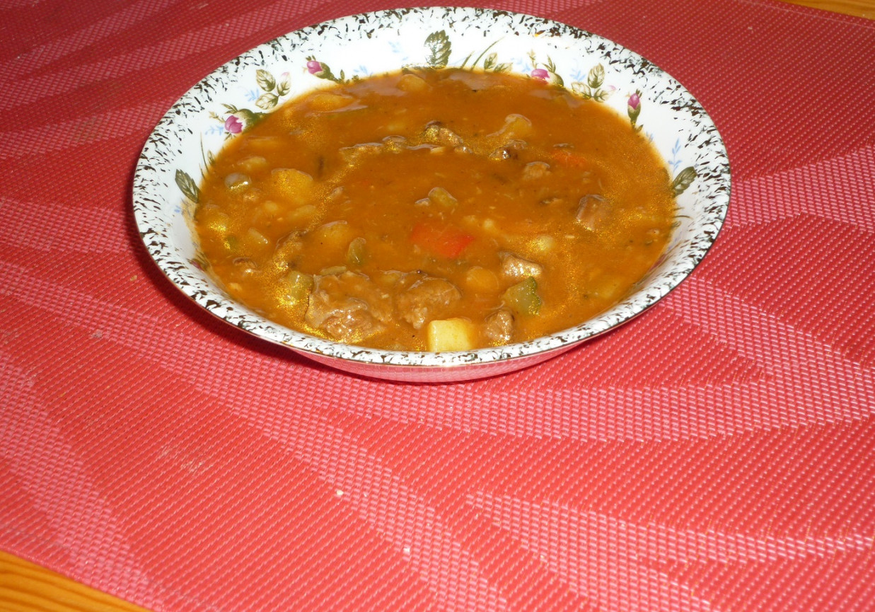 Rozgrzewająca zupa mięsna  foto