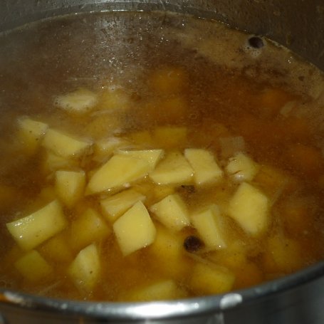 Krok 4 - Rozgrzewająca zupa mięsna  foto
