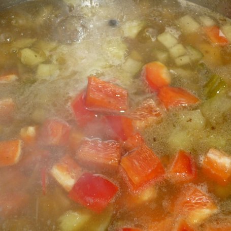 Krok 6 - Rozgrzewająca zupa mięsna  foto