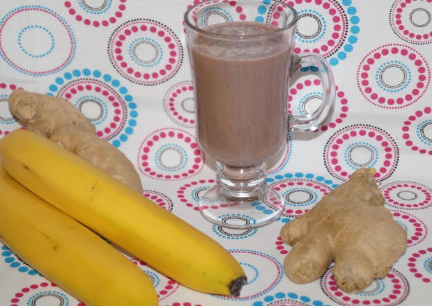 Fotografia przedstawiająca Rozgrzewające bananowe kakao z imbirem