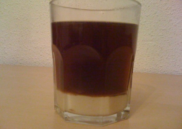 Fotografia przedstawiająca Rozgrzewający napój kawowy z whisky