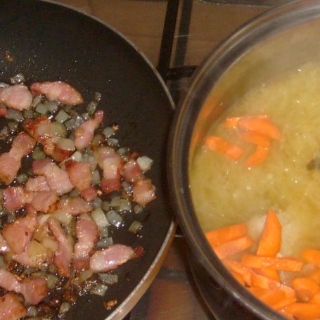 Krok 2 - ROZGRZEWAJĄCY PIKANTNY KAPUŚNIAK Z KISZONEJ KAPUSTY foto