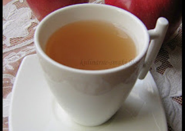 Fotografia przedstawiająca Rozgrzewjąca herbata jabłkowa