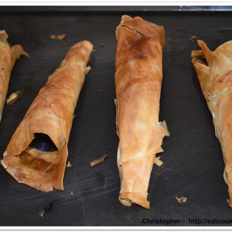 Krok 6 - Rożki z filo z pastą łososiową. foto