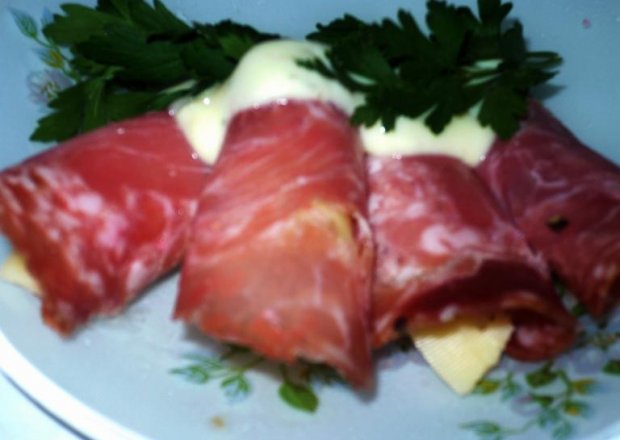 Fotografia przedstawiająca Rożki z salami