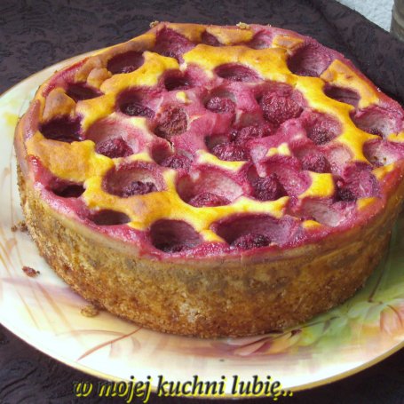 Krok 7 - Rozkosznie pyszny sernik z truskawkami pieczony na kruchym spodzie... foto
