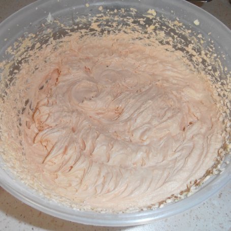 Krok 3 - Różowe ciasto ucierane foto