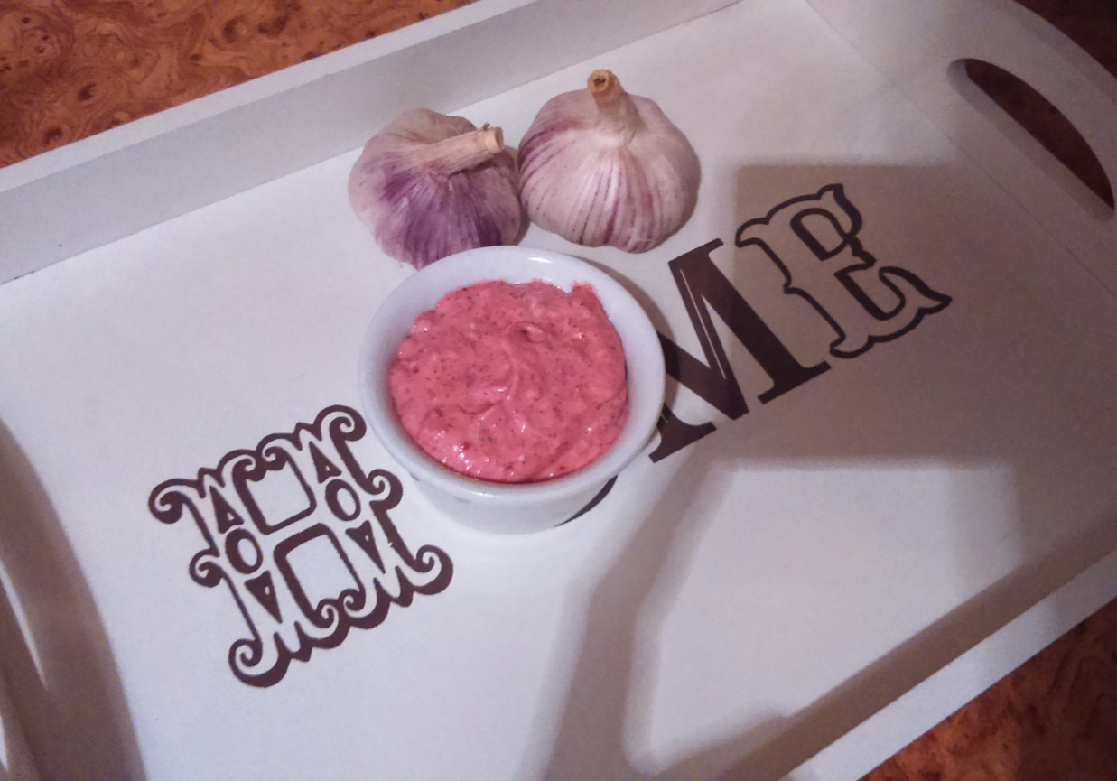 Różowy sos czosnkowy :) foto