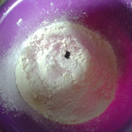 Krok 2 - Różyczki-muffinki bez jajek z "dżemem" rodzynkowym foto