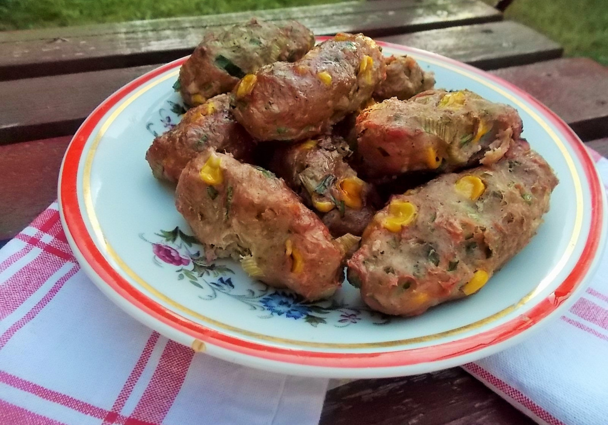 Ruloniki z grilla na mięsie mielonym foto