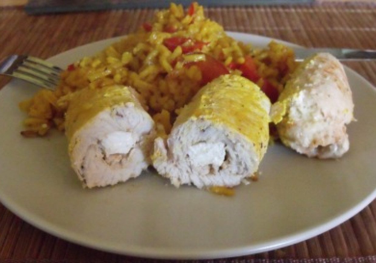 Ruloniki z kurczaka z żółtym ryżem foto