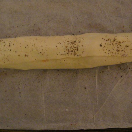 Krok 3 - Ruloniki z serem i szynką w cieście francuskim foto