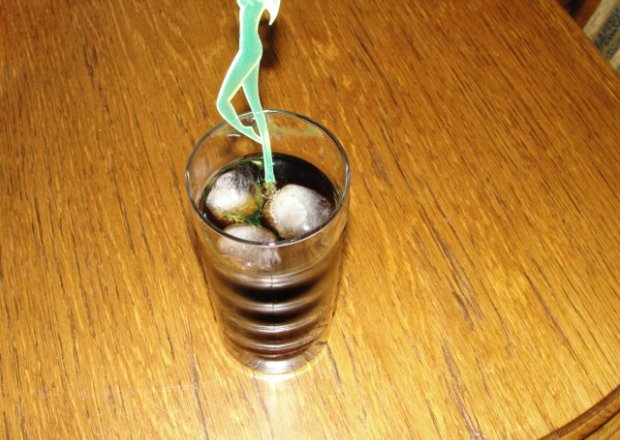 Fotografia przedstawiająca rum z cola