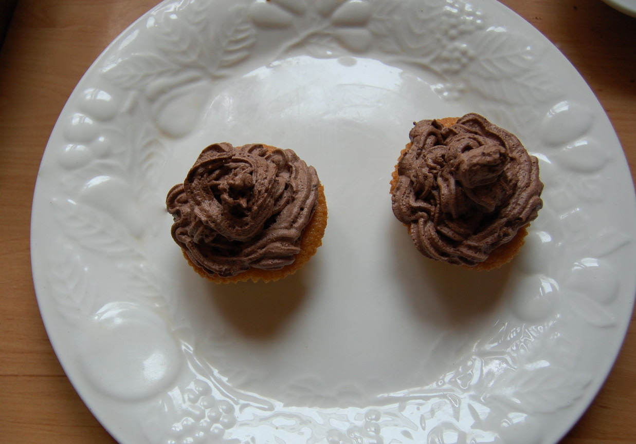 rumowe muffiny z kremówkową czekoladą foto