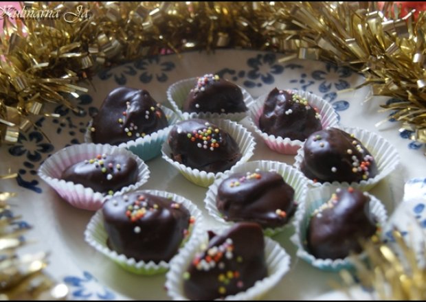 Fotografia przedstawiająca Rumowe śliwki w czekoladzie